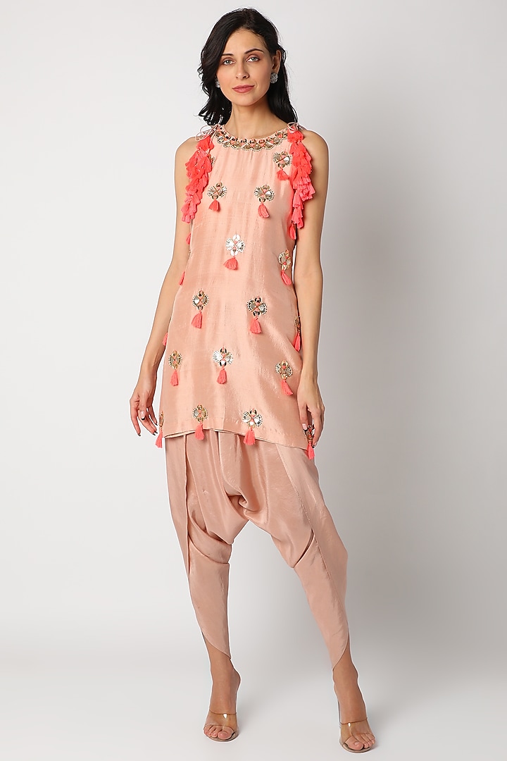 Peach Embroidered Kurta Set by Maison Blu at Pernia's Pop Up Shop